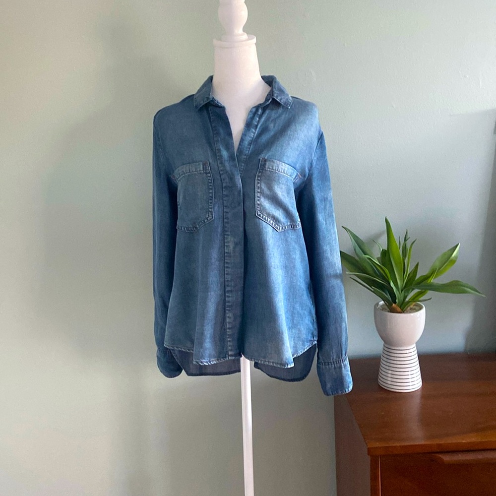 NWOT Anthropologie Cloth and Stone Chambray Button Down Size S